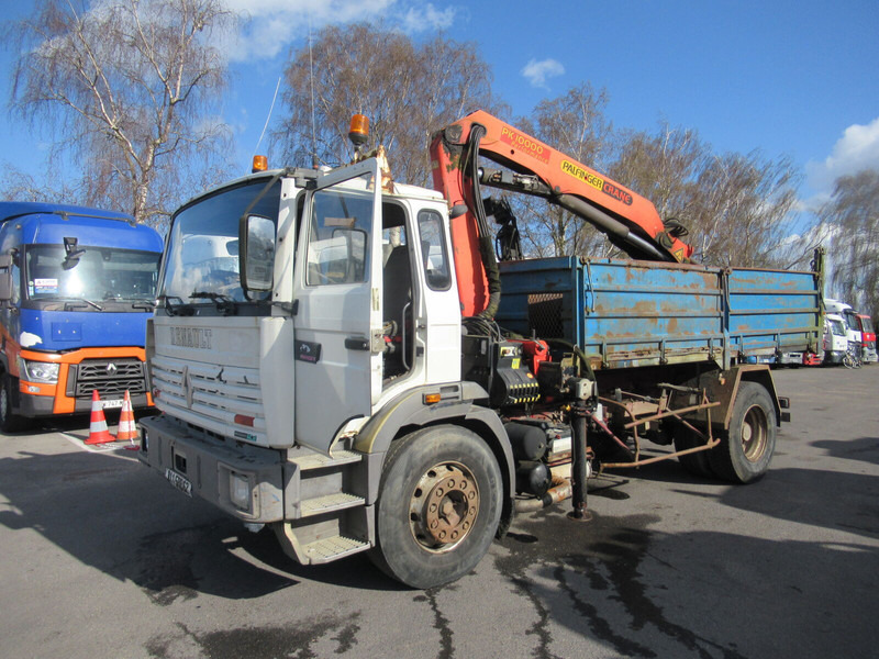 Renault G300 - Camion plateau, Camion grue: photos 4 Renault G300 - Camion plateau, Camion grue: photos 4