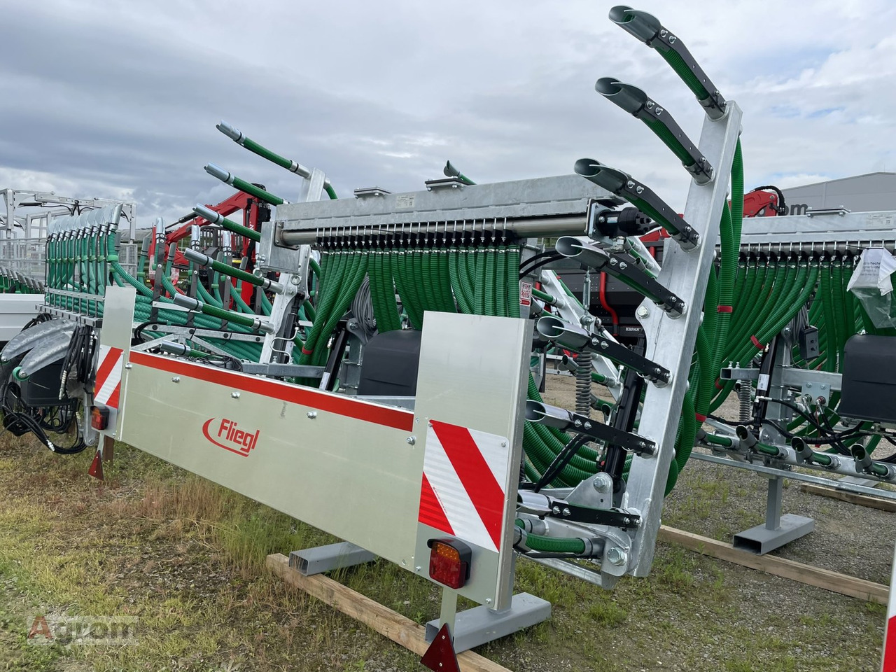 Fliegl Schleppschuhverteiler Compact 6,0 m - Enfouisseur à dents: photos 5 Fliegl Schleppschuhverteiler Compact 6,0 m - Enfouisseur à dents: photos 5