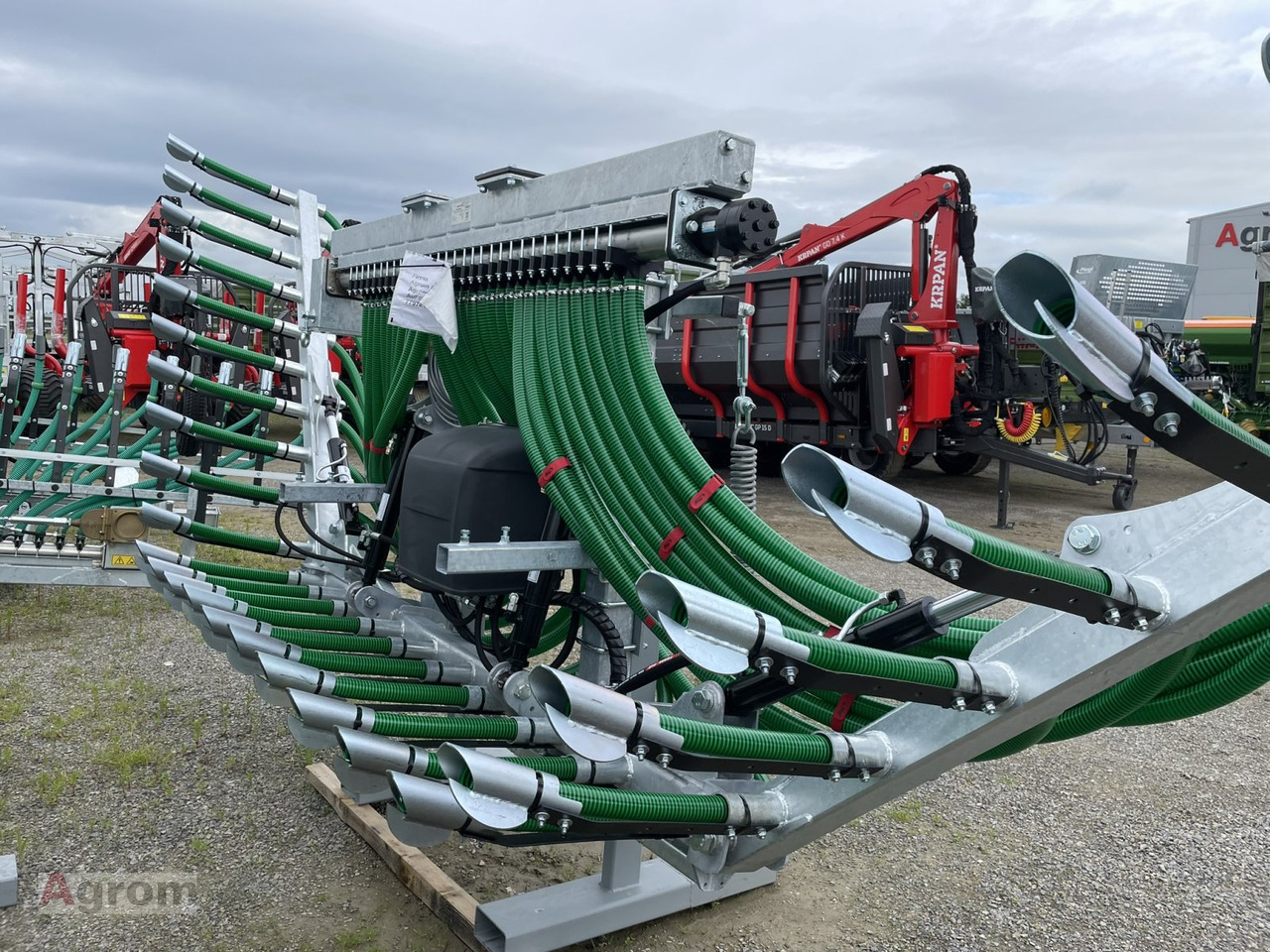 Fliegl Schleppschuhverteiler Compact 7,5 m - Enfouisseur à dents: photos 5 Fliegl Schleppschuhverteiler Compact 7,5 m - Enfouisseur à dents: photos 5