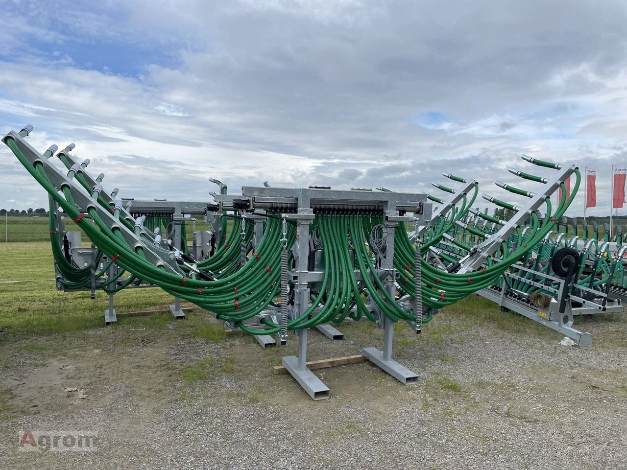 Fliegl Schleppschuhverteiler Compact 7,5 m - Enfouisseur à dents: photos 1 Fliegl Schleppschuhverteiler Compact 7,5 m - Enfouisseur à dents: photos 1