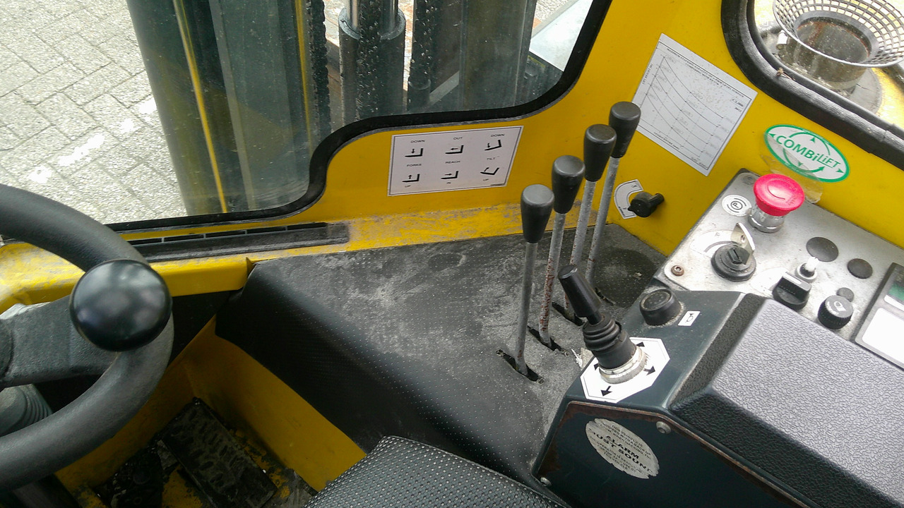 COMBILIFT C3000 CABIN - Chariot latéral: photos 4 COMBILIFT C3000 CABIN - Chariot latéral: photos 4