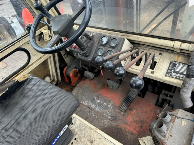 Nissan DF-05-A-60-U - Chariot élévateur diesel: photos 3 Nissan DF-05-A-60-U - Chariot élévateur diesel: photos 3