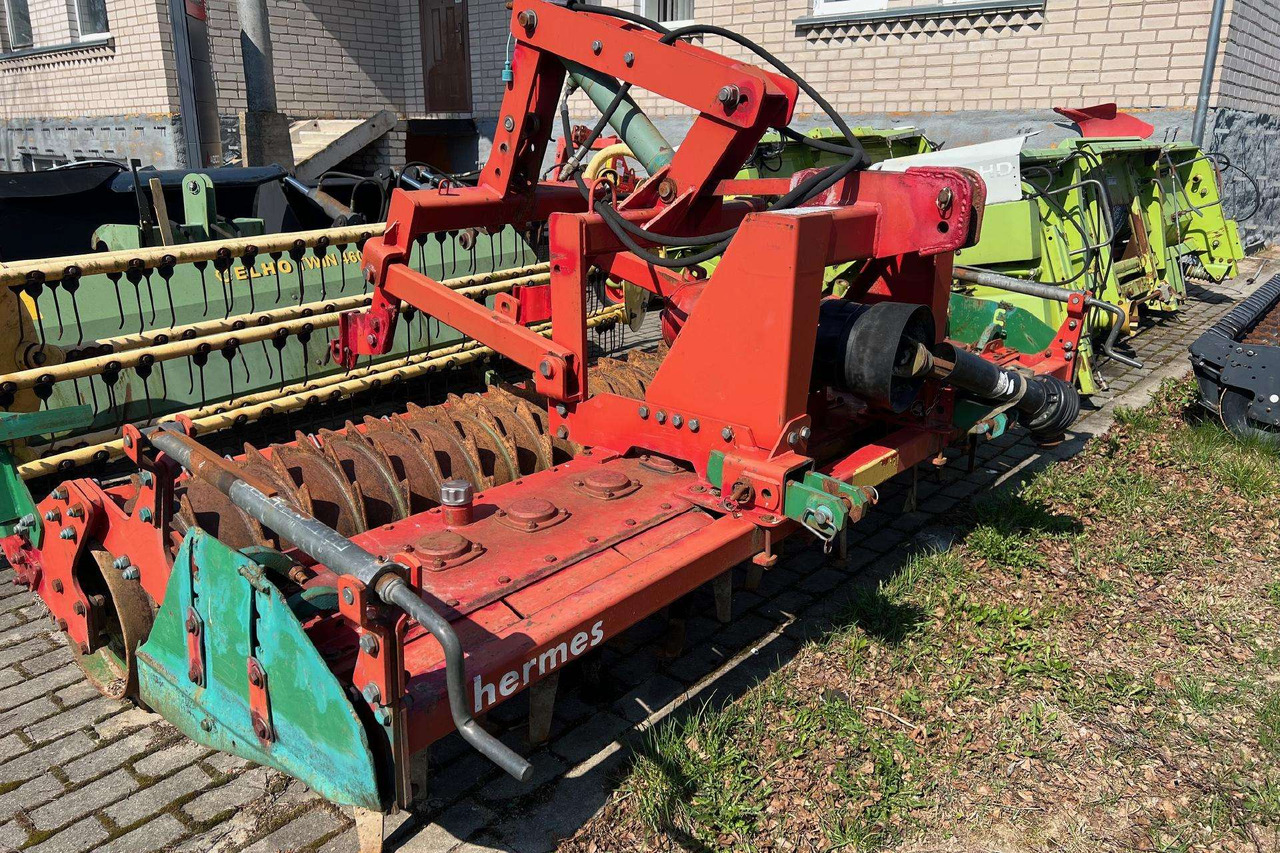 Machio Unia - Herse rotative: photos 1 Machio Unia - Herse rotative: photos 1