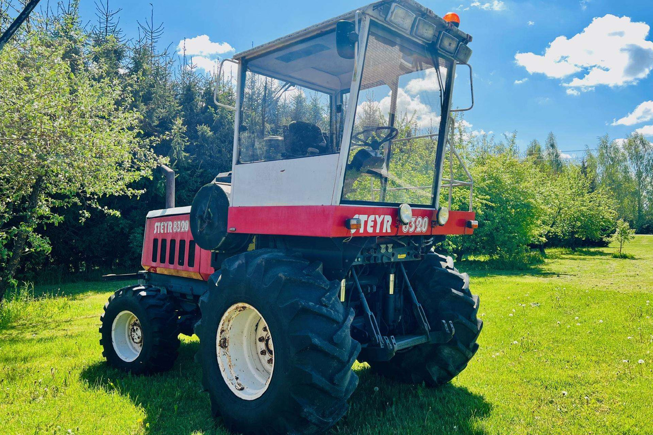 Steyr 8320 - Tracteur agricole: photos 1 Steyr 8320 - Tracteur agricole: photos 1
