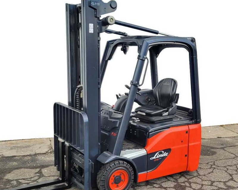 Linde E 15-02/386 (2500 ore) - Chariot élévateur électrique: photos 1 Linde E 15-02/386 (2500 ore) - Chariot élévateur électrique: photos 1