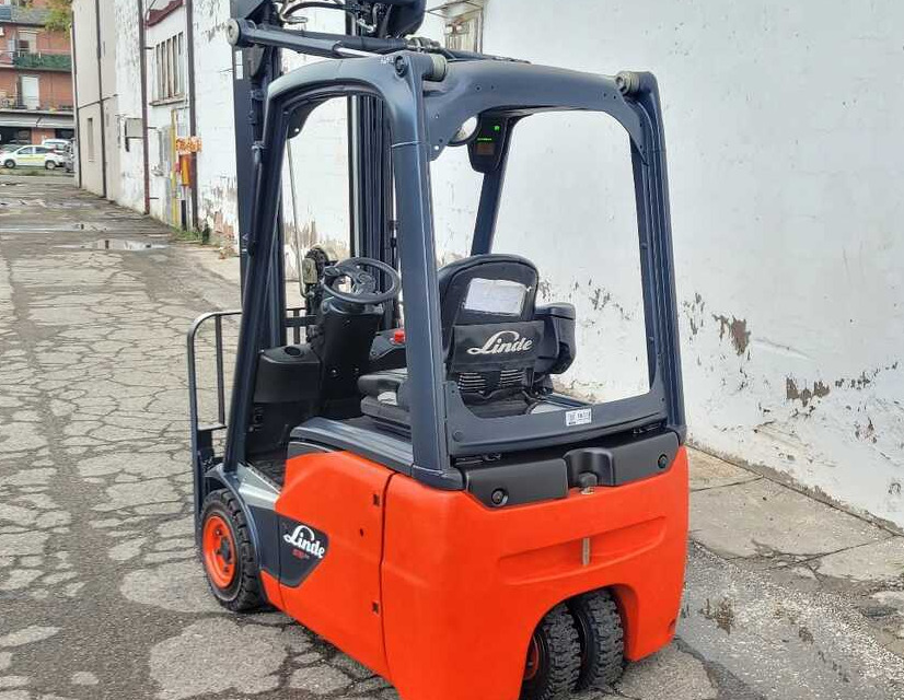 Linde E 15-02/386 (2500 ore) - Chariot élévateur électrique: photos 2 Linde E 15-02/386 (2500 ore) - Chariot élévateur électrique: photos 2
