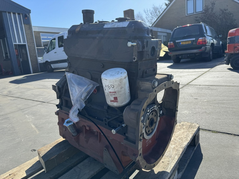 Fiat 8045 - Moteur: photos 3 Fiat 8045 - Moteur: photos 3