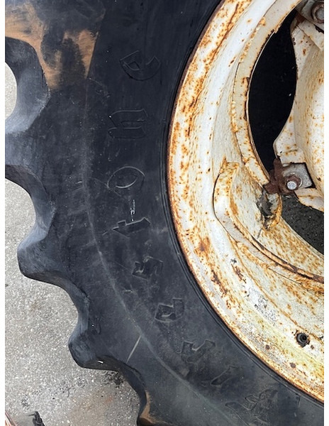Firestone 18.4 R34 - Jante: photos 3 Firestone 18.4 R34 - Jante: photos 3