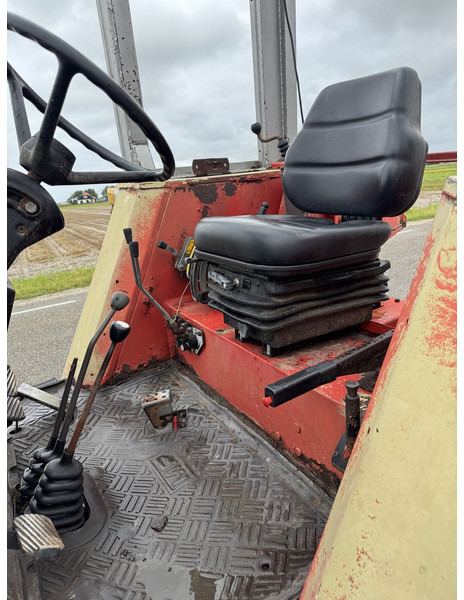 Massey Ferguson 675 - Tracteur agricole: photos 4 Massey Ferguson 675 - Tracteur agricole: photos 4