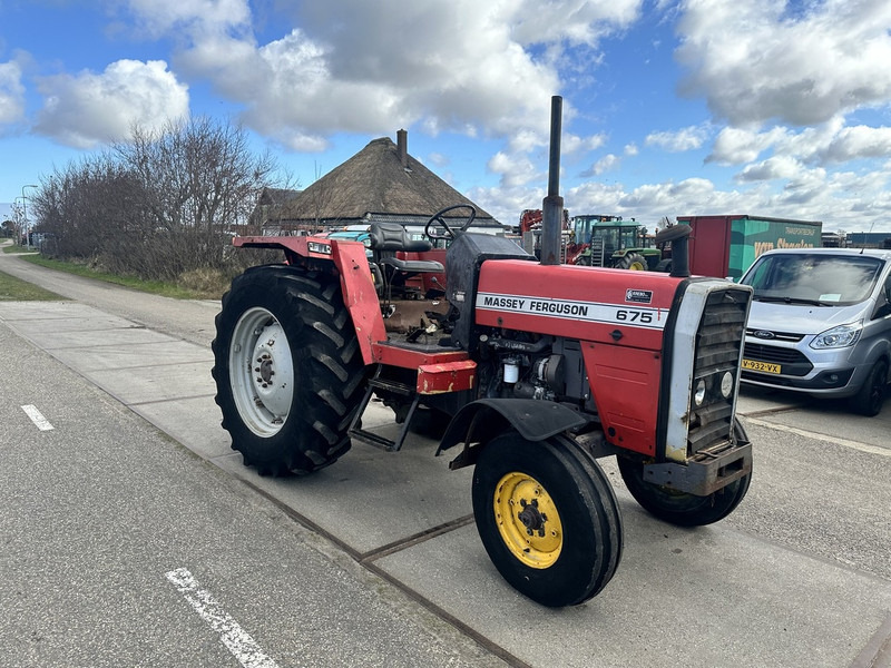 Massey Ferguson 675 - Tracteur agricole: photos 2 Massey Ferguson 675 - Tracteur agricole: photos 2