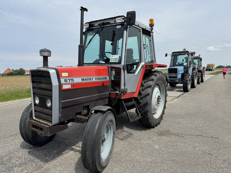 Massey Ferguson 675 - Tracteur agricole: photos 1 Massey Ferguson 675 - Tracteur agricole: photos 1