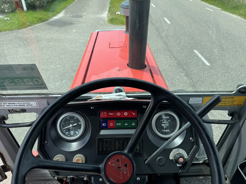 Massey Ferguson 675 - Tracteur agricole: photos 5 Massey Ferguson 675 - Tracteur agricole: photos 5