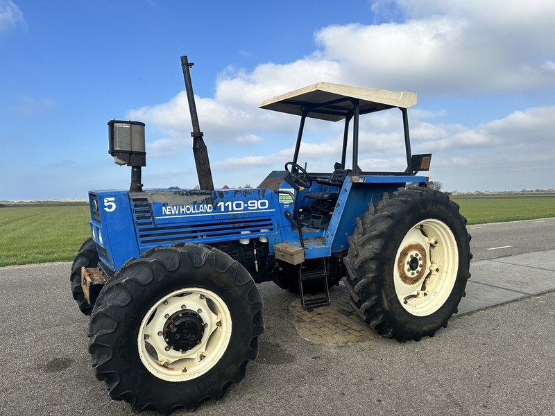 New Holland 110-90 DT - Tracteur agricole: photos 1 New Holland 110-90 DT - Tracteur agricole: photos 1
