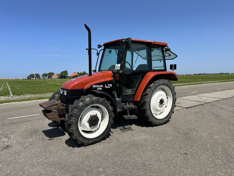 New Holland L 75 - Tracteur agricole: photos 1 New Holland L 75 - Tracteur agricole: photos 1