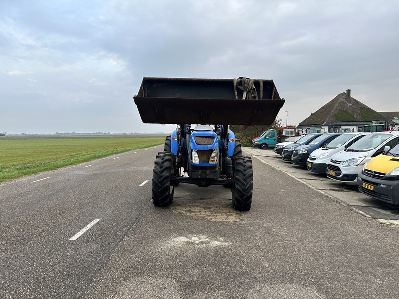 New Holland TD5.100 - Tracteur agricole: photos 2 New Holland TD5.100 - Tracteur agricole: photos 2