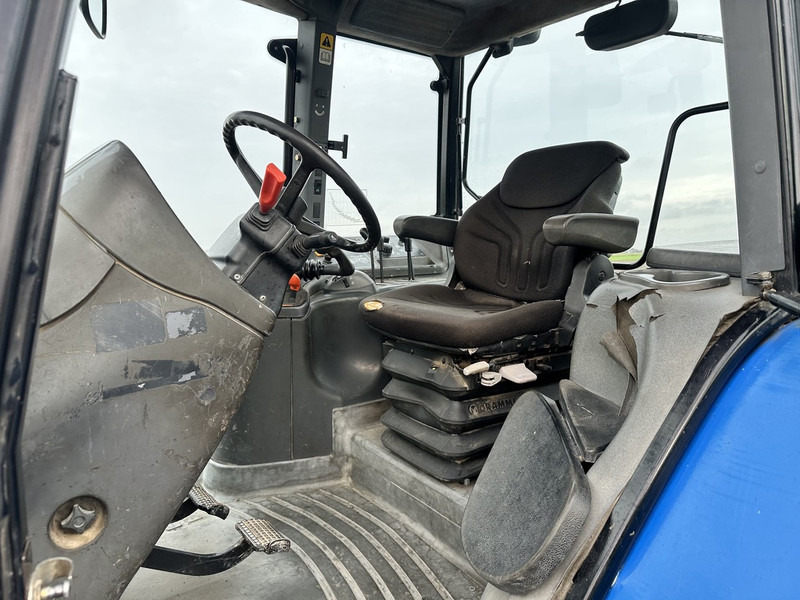 New Holland TM 135 - Tracteur agricole: photos 4 New Holland TM 135 - Tracteur agricole: photos 4