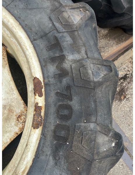 Pirelli 380\70 R28 TM700 - Jante: photos 3 Pirelli 380\70 R28 TM700 - Jante: photos 3