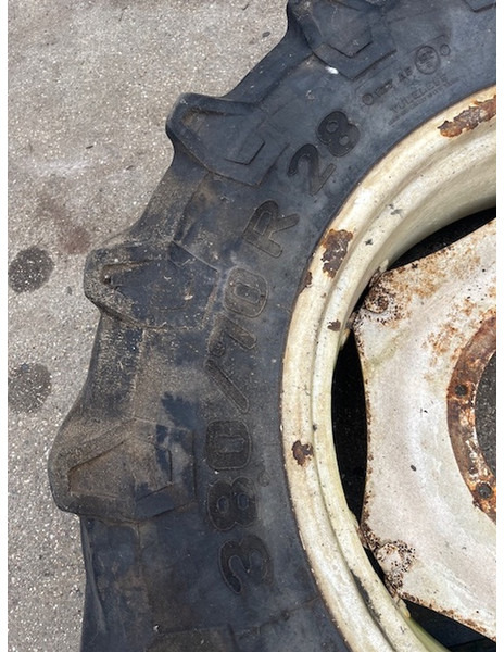Pirelli 380\70 R28 TM700 - Jante: photos 2 Pirelli 380\70 R28 TM700 - Jante: photos 2
