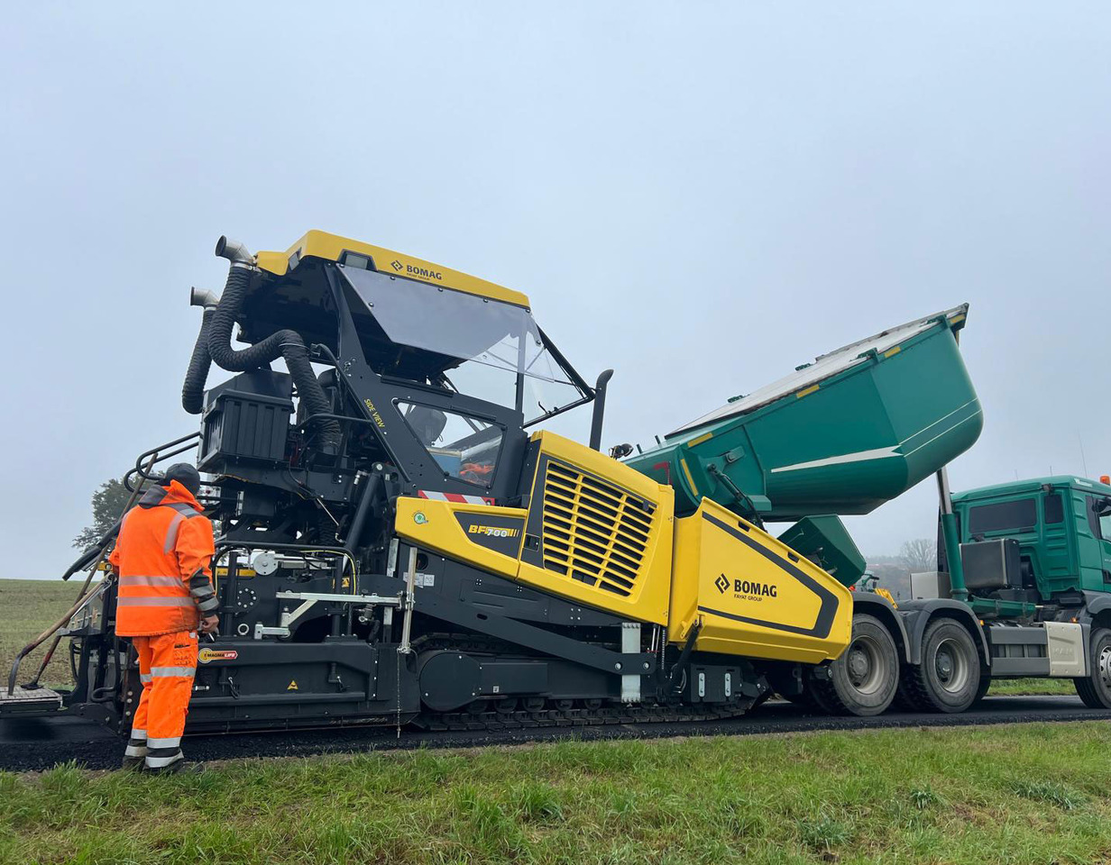 Bomag BF 700 C-3 - Finisseur: photos 1 Bomag BF 700 C-3 - Finisseur: photos 1