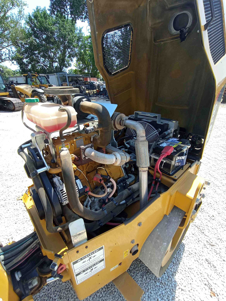 Compacteur Caterpillar CB2.7: photos 7