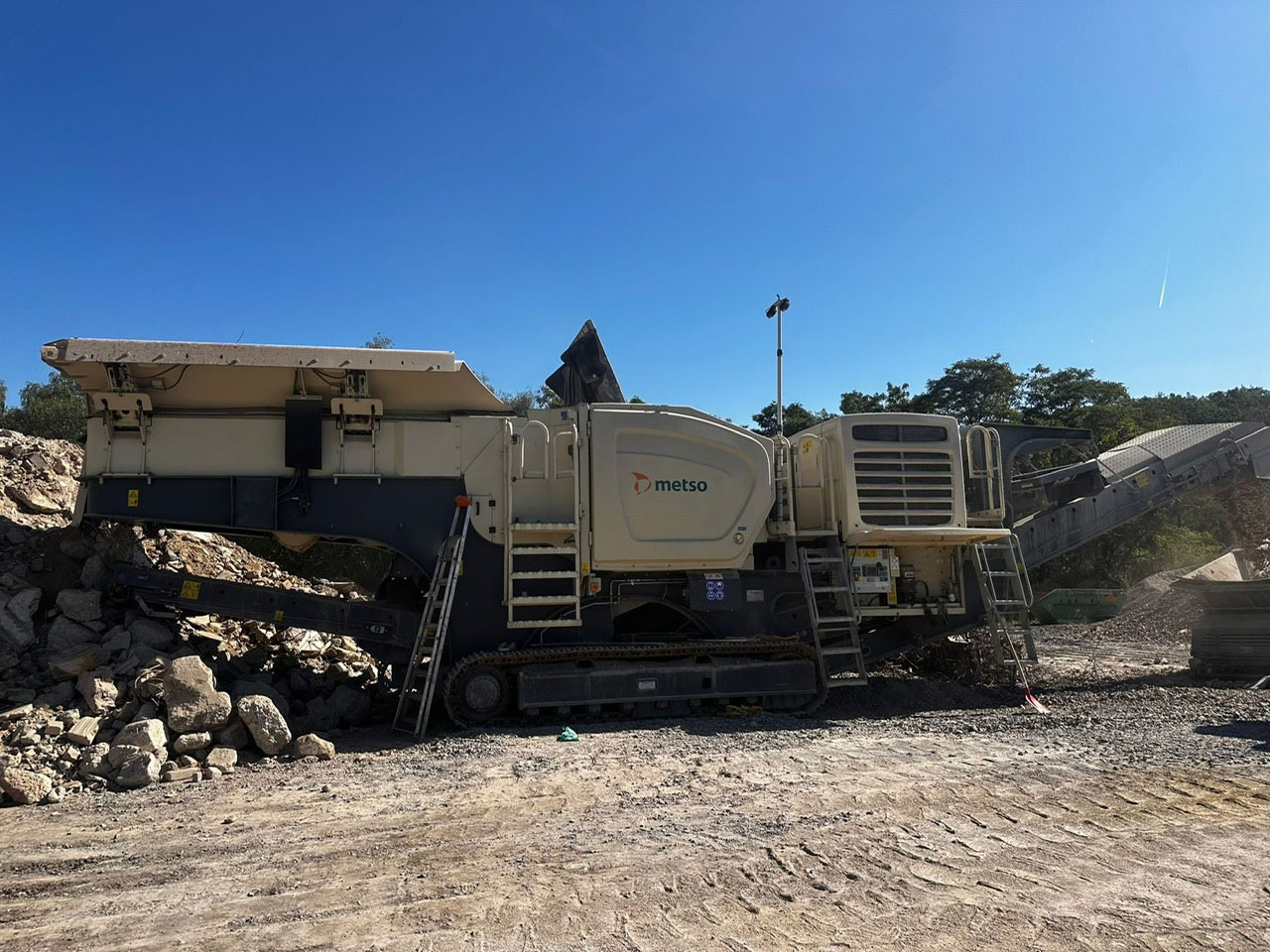 Metso LT106 Urban - Concasseur à mâchoires: photos 1 Metso LT106 Urban - Concasseur à mâchoires: photos 1