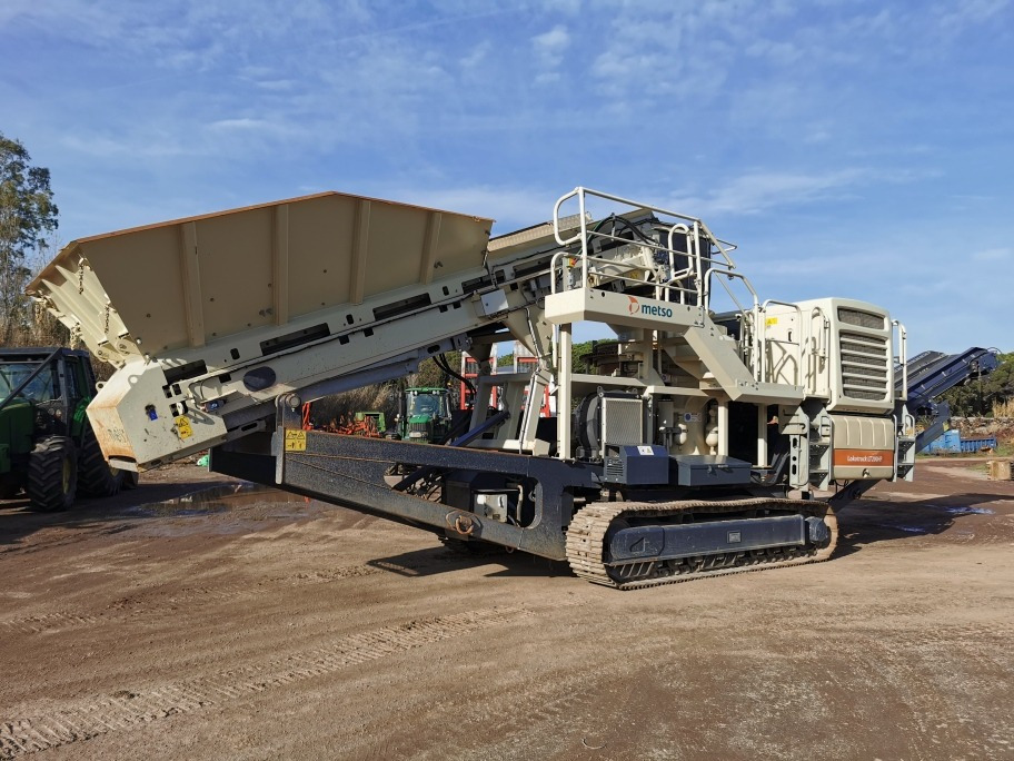 Metso LT200 HP - Concasseur à mâchoires: photos 1 Metso LT200 HP - Concasseur à mâchoires: photos 1