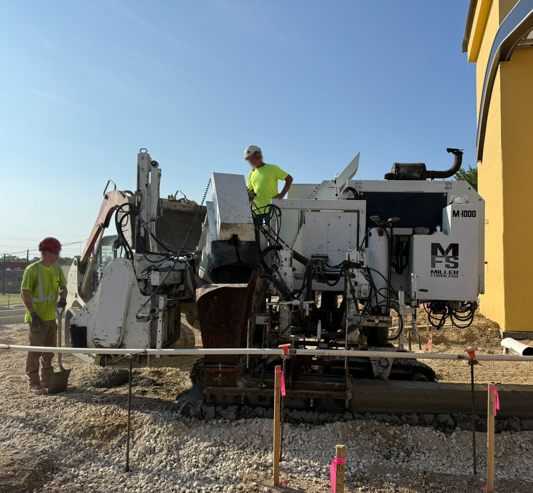 Miller Formless M-1000 - Finisseur: photos 3 Miller Formless M-1000 - Finisseur: photos 3