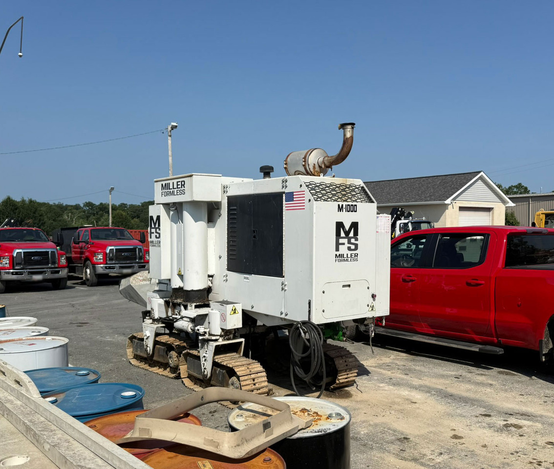 Miller Formless M-1000 - Finisseur: photos 1 Miller Formless M-1000 - Finisseur: photos 1