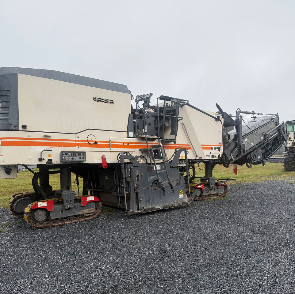 Wirtgen W 200 I - Fraiseuse à froid: photos 2 Wirtgen W 200 I - Fraiseuse à froid: photos 2