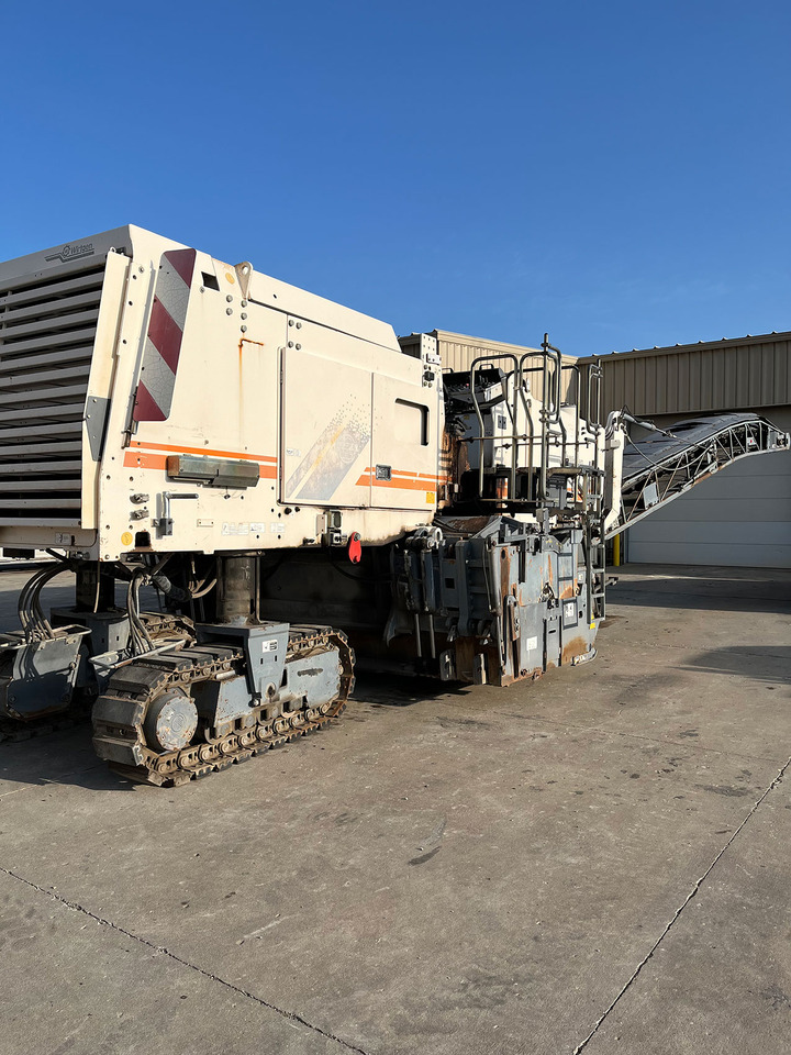 Wirtgen W 2200 - Fraiseuse à froid: photos 2 Wirtgen W 2200 - Fraiseuse à froid: photos 2