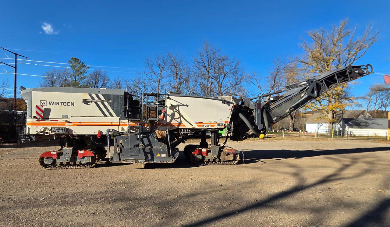 Wirtgen W 250 I - Fraiseuse à froid: photos 2 Wirtgen W 250 I - Fraiseuse à froid: photos 2