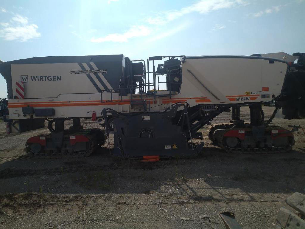 Wirtgen W 250 I - Fraiseuse à froid: photos 3 Wirtgen W 250 I - Fraiseuse à froid: photos 3