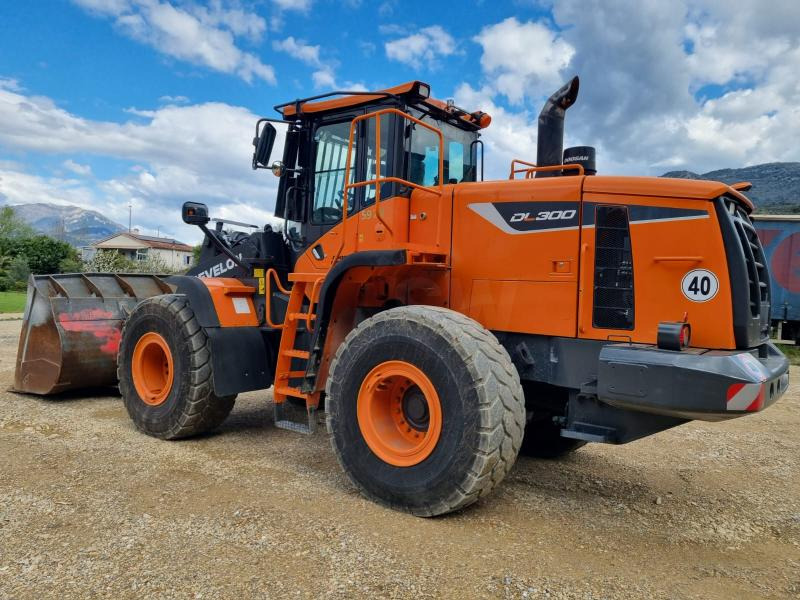 Doosan DL300 - Chargeuse sur pneus: photos 1 Doosan DL300 - Chargeuse sur pneus: photos 1