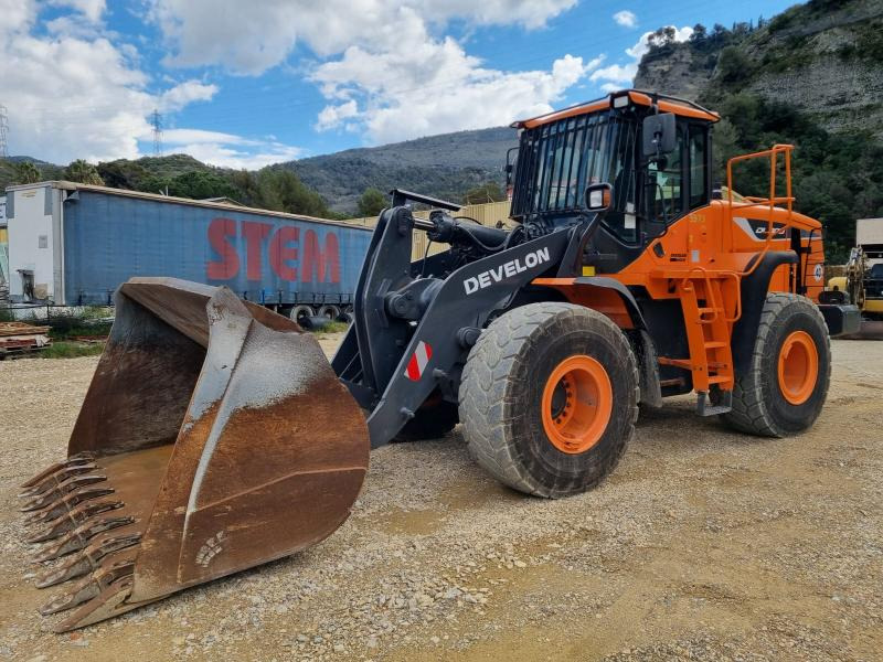 Doosan DL300 - Chargeuse sur pneus: photos 3 Doosan DL300 - Chargeuse sur pneus: photos 3