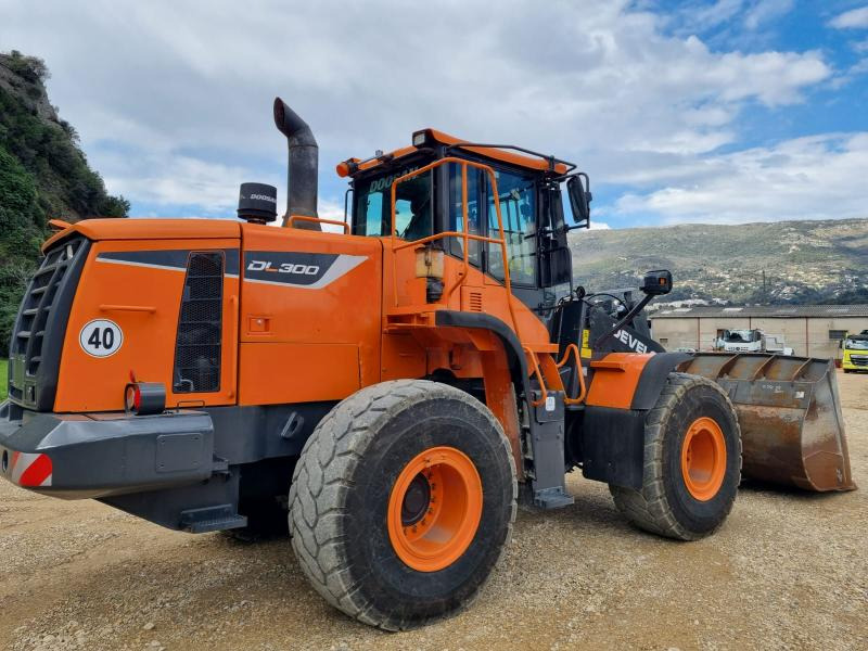 Doosan DL300 - Chargeuse sur pneus: photos 2 Doosan DL300 - Chargeuse sur pneus: photos 2