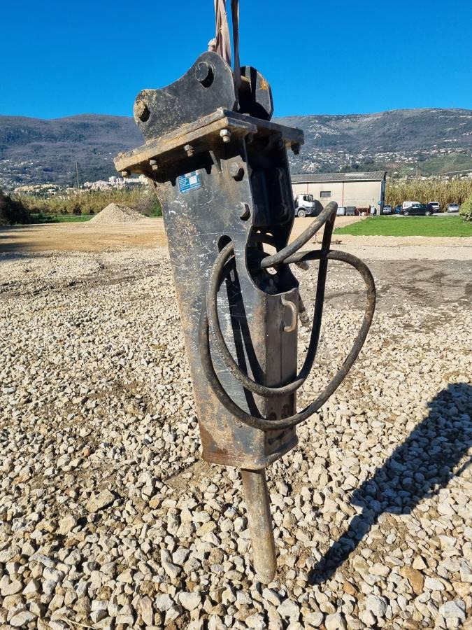 Furukawa F9 pour pelle 8/10T F9 - Marteau hydraulique: photos 1 Furukawa F9 pour pelle 8/10T F9 - Marteau hydraulique: photos 1