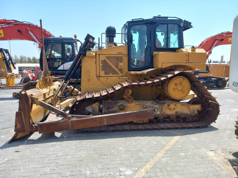 Cat D6R LGP (Abu Dhabi) - Bulldozer: photos 1 Cat D6R LGP (Abu Dhabi) - Bulldozer: photos 1