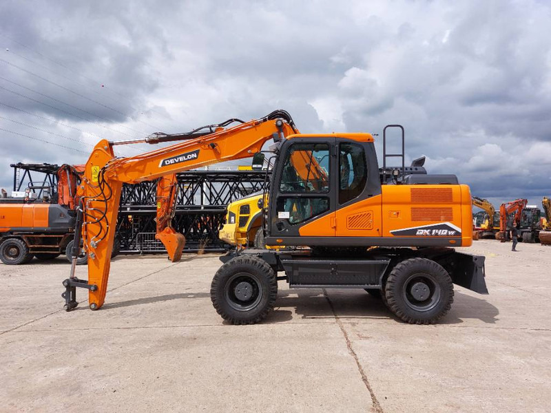 Develon DX 140 W-7 - Pelle sur pneus: photos 1 Develon DX 140 W-7 - Pelle sur pneus: photos 1