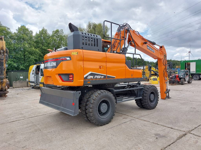 Develon DX 140 W-7 - Pelle sur pneus: photos 4 Develon DX 140 W-7 - Pelle sur pneus: photos 4