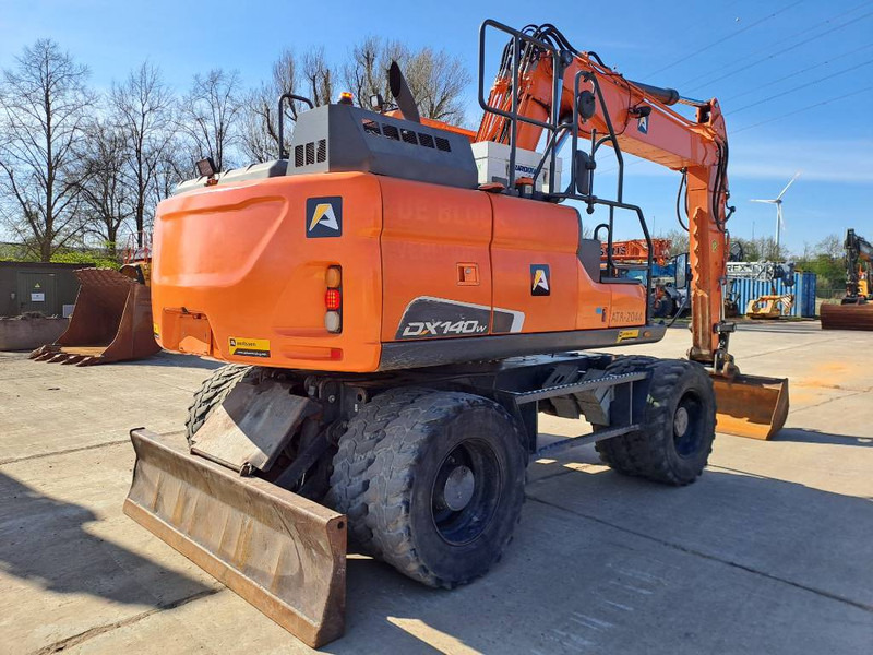 Doosan DX140W-5 - Pelle sur pneus: photos 4 Doosan DX140W-5 - Pelle sur pneus: photos 4