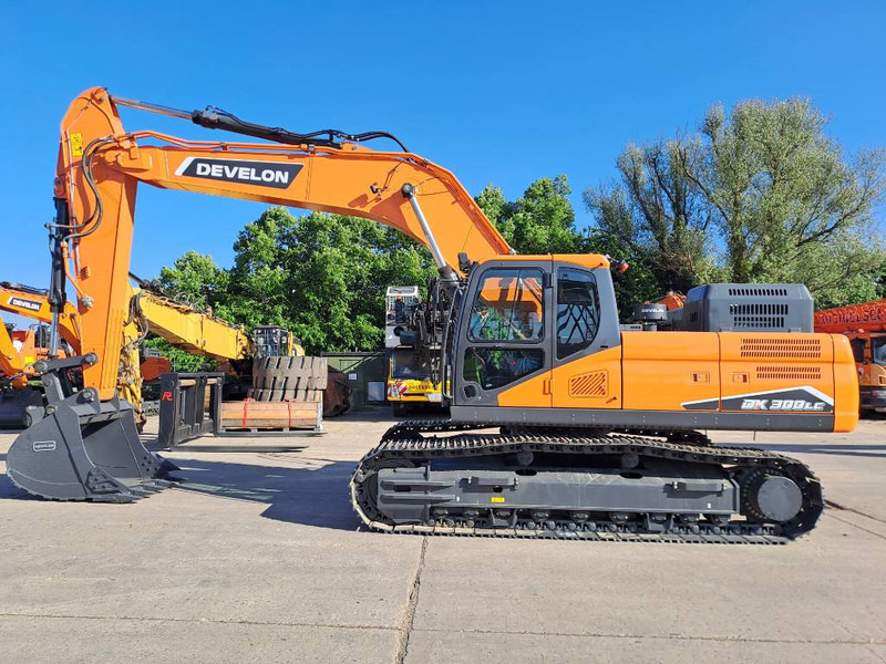 Doosan DX300LC-7M - Pelle sur chenille: photos 1 Doosan DX300LC-7M - Pelle sur chenille: photos 1