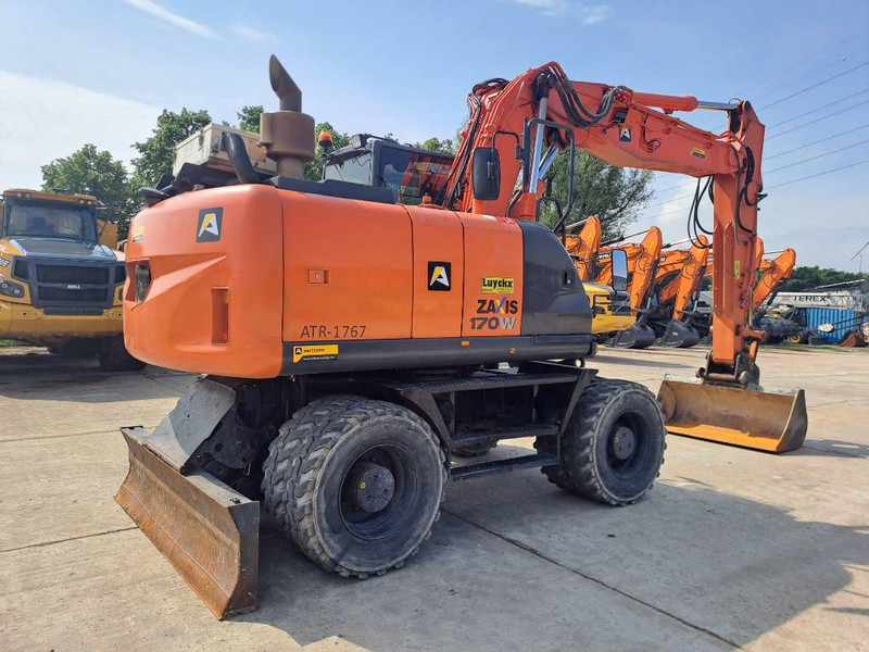 Hitachi ZX170W-5B - Pelle sur pneus: photos 4 Hitachi ZX170W-5B - Pelle sur pneus: photos 4