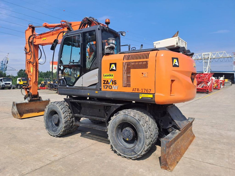 Hitachi ZX170W-5B - Pelle sur pneus: photos 2 Hitachi ZX170W-5B - Pelle sur pneus: photos 2
