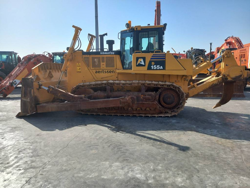 Komatsu D155A-6R (4 pcs available in Abu Dhabi) - Bulldozer: photos 1 Komatsu D155A-6R (4 pcs available in Abu Dhabi) - Bulldozer: photos 1