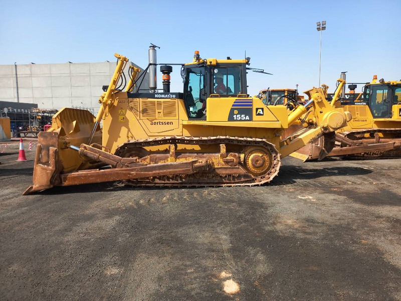 Komatsu D155A-6R (4 pieces available - Abu Dhabi) - Bulldozer: photos 1 Komatsu D155A-6R (4 pieces available - Abu Dhabi) - Bulldozer: photos 1