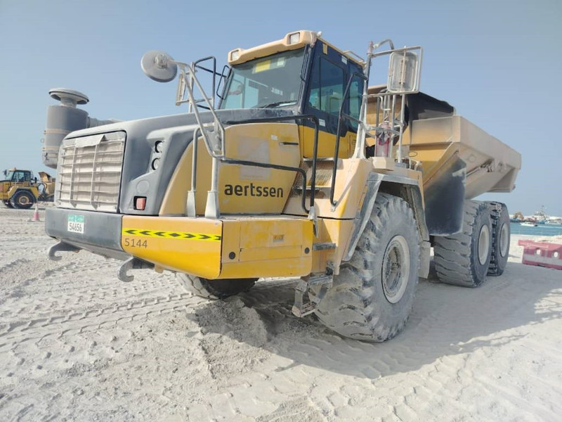 Komatsu HM400-3R (4 pieces available in Abu Dhabi) - Tombereau articulé: photos 3 Komatsu HM400-3R (4 pieces available in Abu Dhabi) - Tombereau articulé: photos 3