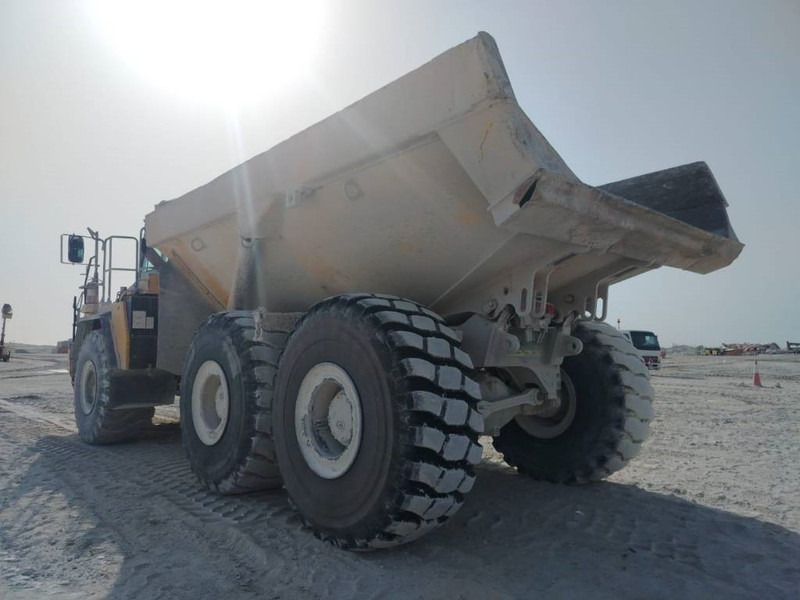 Komatsu HM400-3R (4 pieces available in Abu Dhabi) - Tombereau articulé: photos 4 Komatsu HM400-3R (4 pieces available in Abu Dhabi) - Tombereau articulé: photos 4