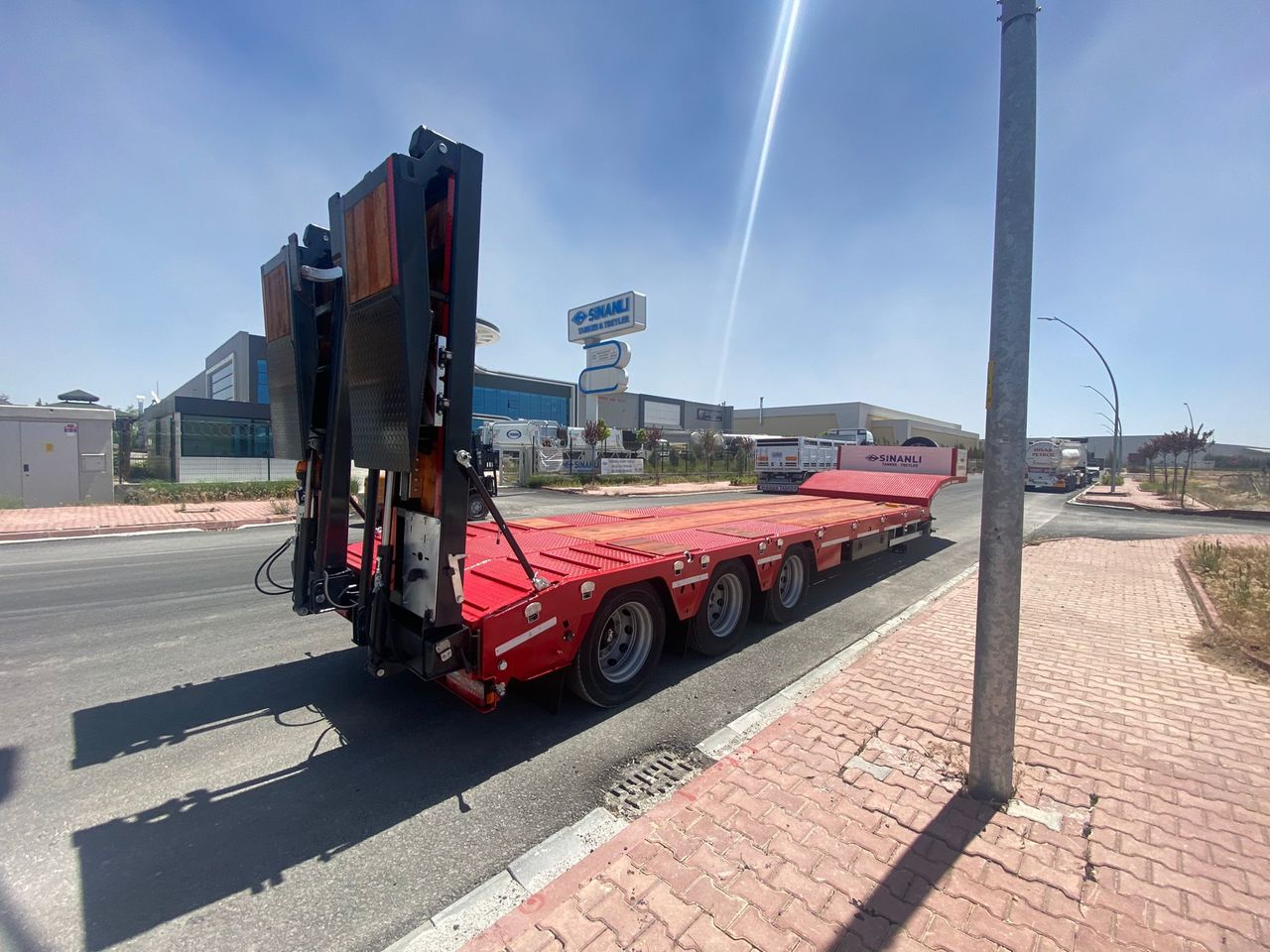 Lowbed Sinan Trailer Lowbed 3 axle - Semi-remorque surbaissé: photos 2 Lowbed Sinan Trailer Lowbed 3 axle - Semi-remorque surbaissé: photos 2
