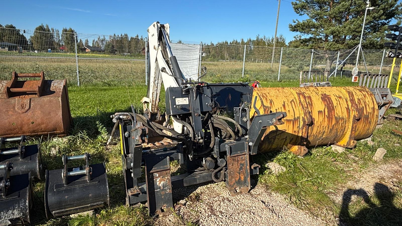 BOBCAT R30S Backhoe Attachment, excavation arm. - Mini chargeuse: photos 2 BOBCAT R30S Backhoe Attachment, excavation arm. - Mini chargeuse: photos 2
