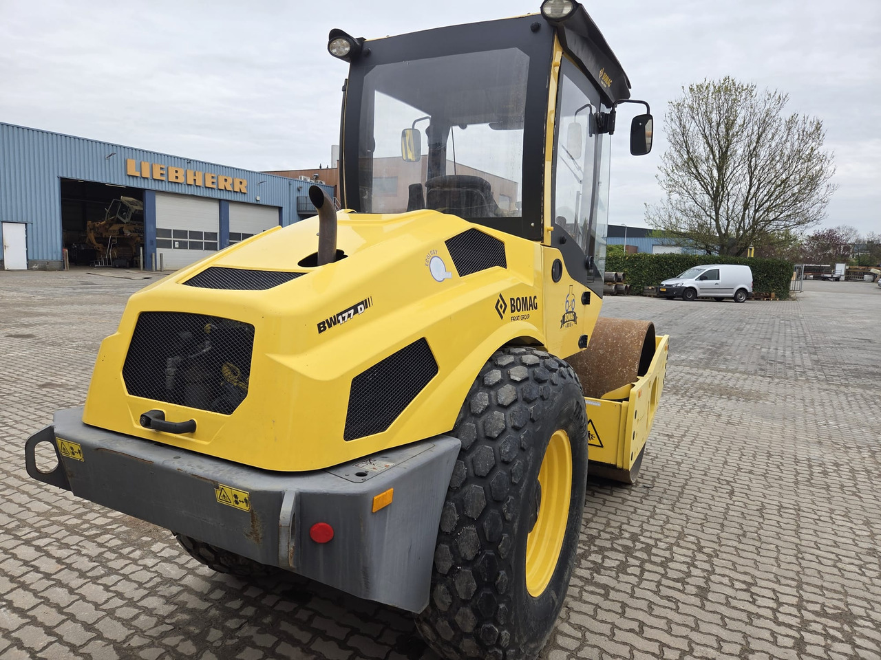 BOMAG BW177D-5 - Compacteur à pieds de mouton/ Monocylindre: photos 2 BOMAG BW177D-5 - Compacteur à pieds de mouton/ Monocylindre: photos 2